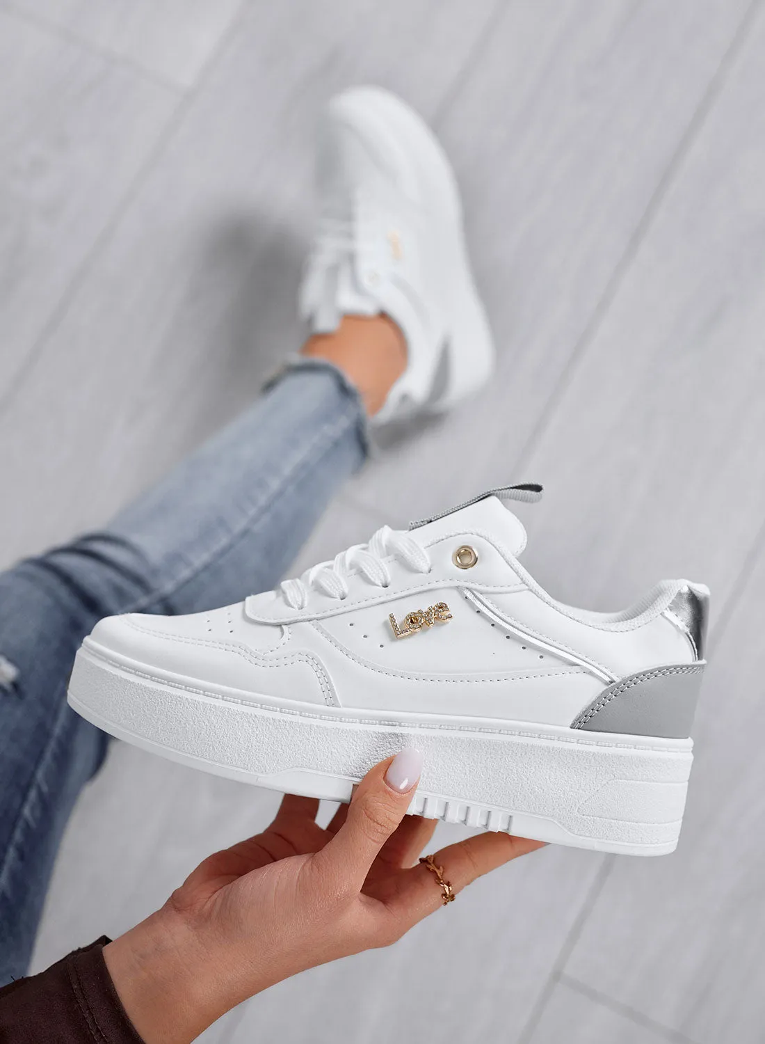 SHINE - Sneakers bianche con dettagli grigi e scritta Love